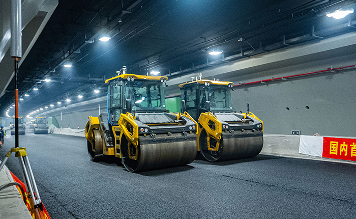 【智能化】全国首次，冰球突破mg“黑科技”无人摊铺大秀！