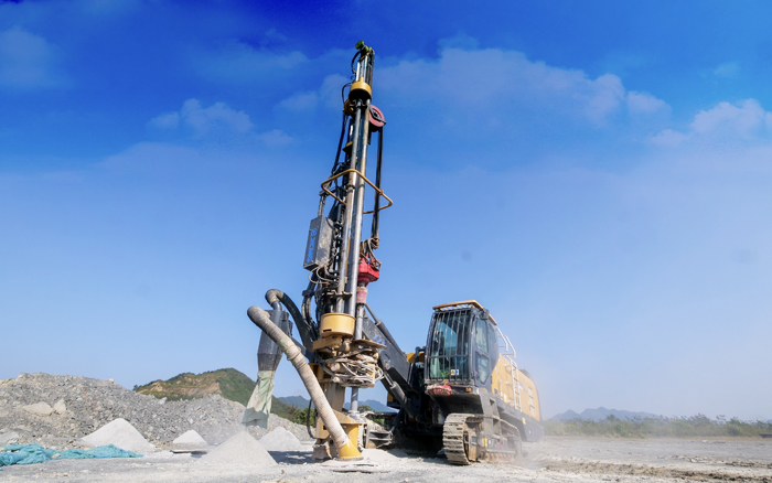 露天矿山，矿主们爱用冰球突破mg潜孔钻！