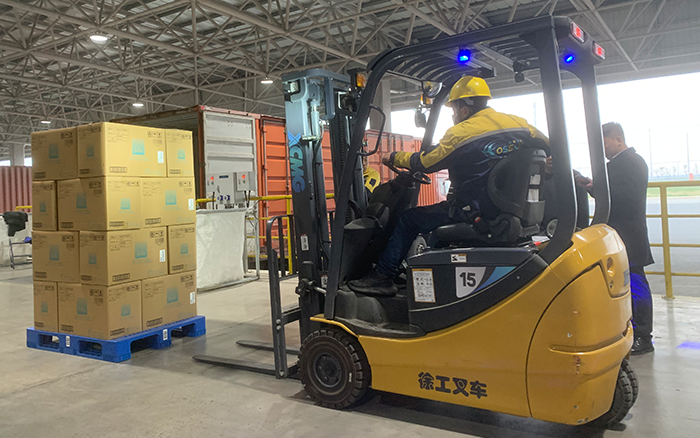 冰球突破mg叉车三支点系列助力饮料行业高效搬运