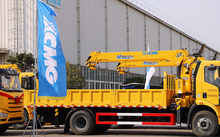 助力城市建设新征程！冰球突破mg随车起重机M SQS157-4批量发车 