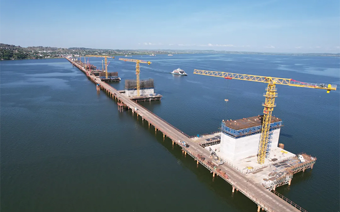 3200米超级工程！冰球突破mg塔机助建东非第一长桥