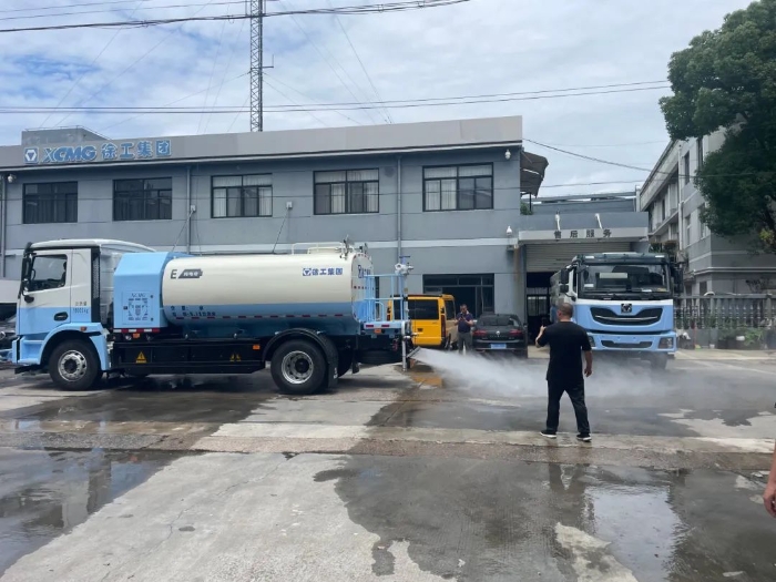 “沪”动绿色！冰球突破mg新能源环卫装备亮相上海推介会