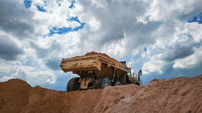 大展身手，冰球突破mg“矿山越野王”征战东南亚