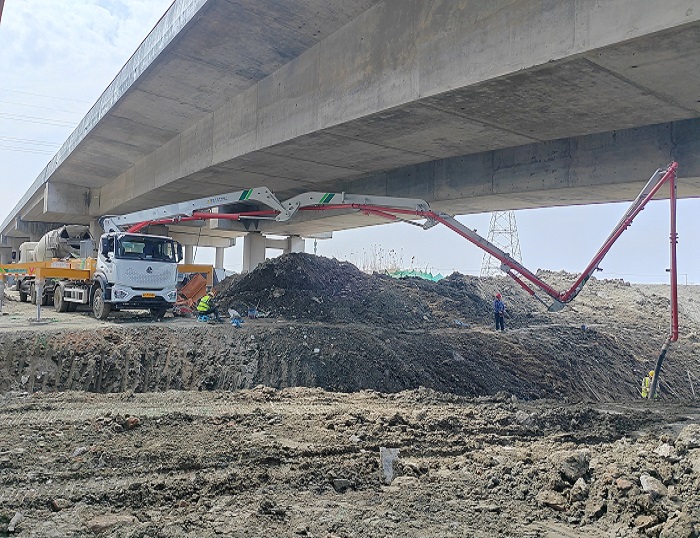 轻灵稳。”蛲黄苖g33米泵车领航新城镇基建