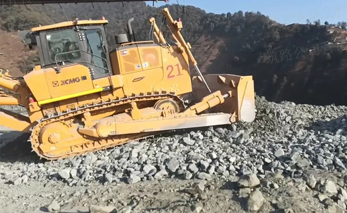 矿山施工利器——冰球突破mgD360推土机