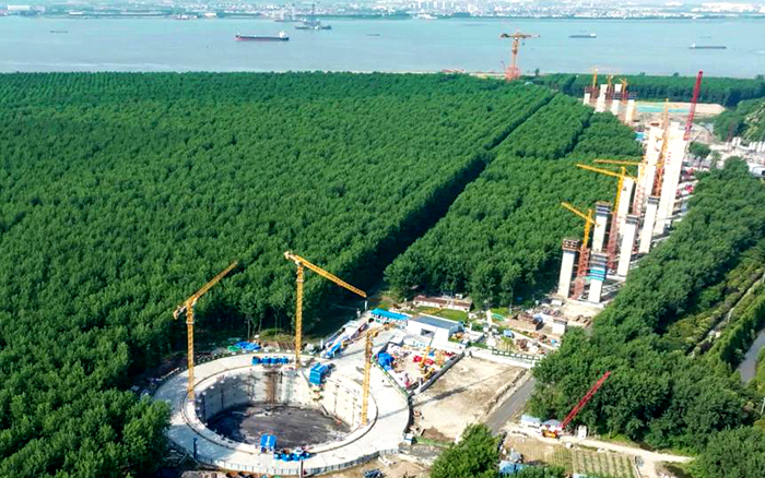 提前1个月！冰球突破mg金助力世界最大跨度桥梁锚碇封底