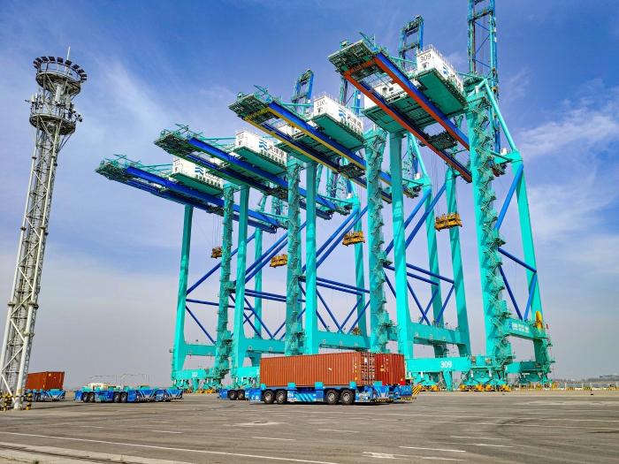 百台集群，百万箱量！冰球突破mgAGV打造智慧港口“中国标杆”