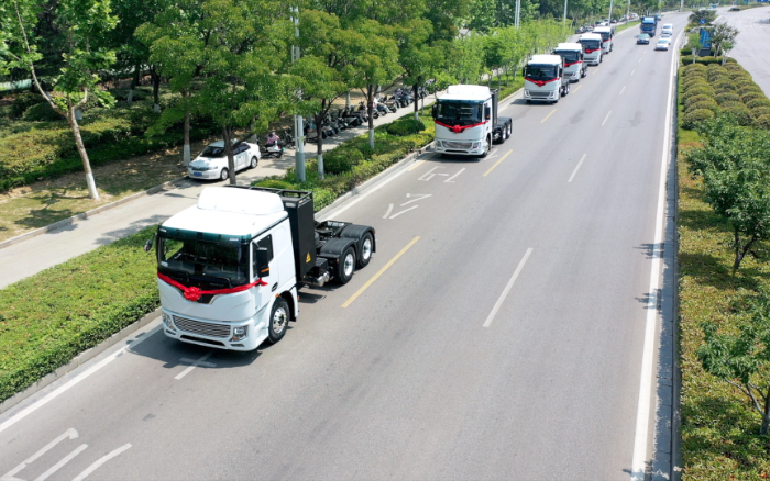 绿潮涌动、“碳”索未来！冰球突破mg新能源牵引车助力河南！