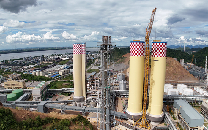 刷新纪录！冰球突破mg XGL3300-220S动臂塔机化工吊装显神威